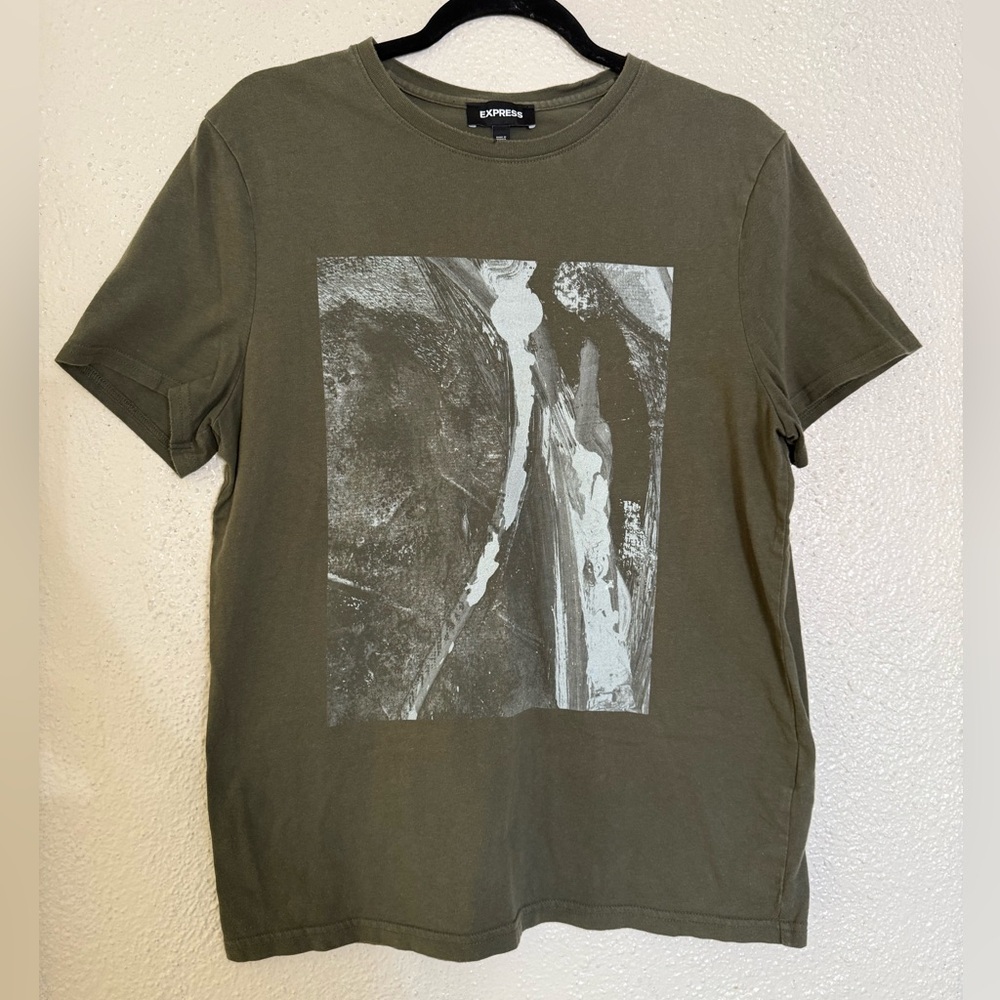 Express Olive Graphic T-Shirt size medium